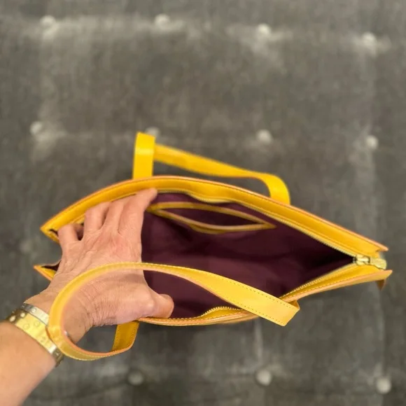 Louis Vuitton Authentic Luxury Vintage Retro Minimalist Epi Saint Jacques Bag - Picture 12 of 17